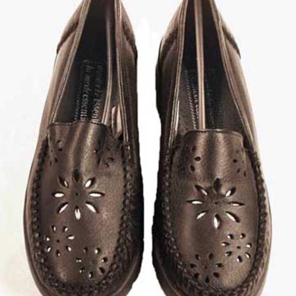 LOAFERS, FLOWER CUT-OUTS, BLACK, SZ 8B, SOFT LEATHER, PADDED LINING, CUTE, BY